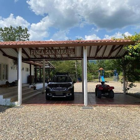 Finca Campestre Con Hermosa Vista Anapoima Exterior photo